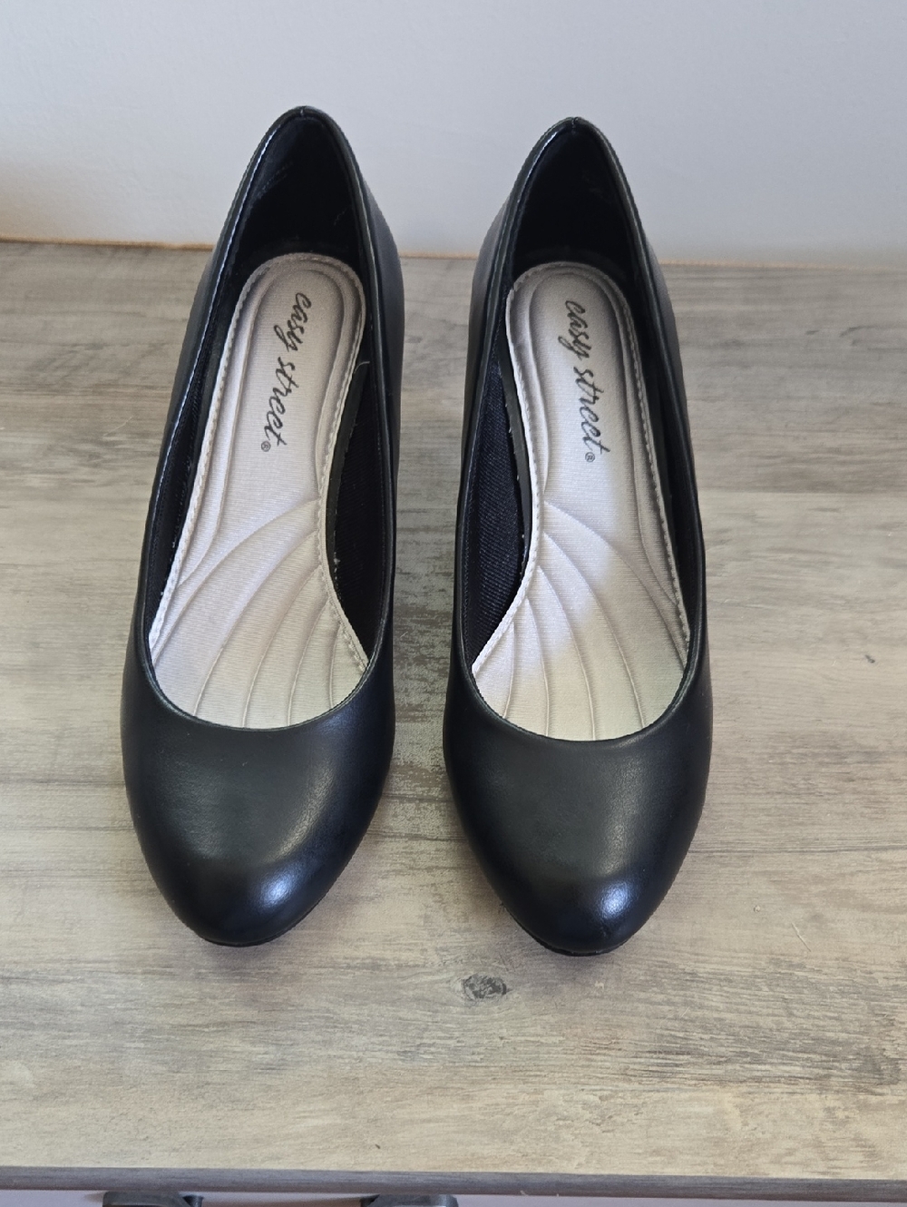 easy street Black Women's Round-Toe Comfort Pumps